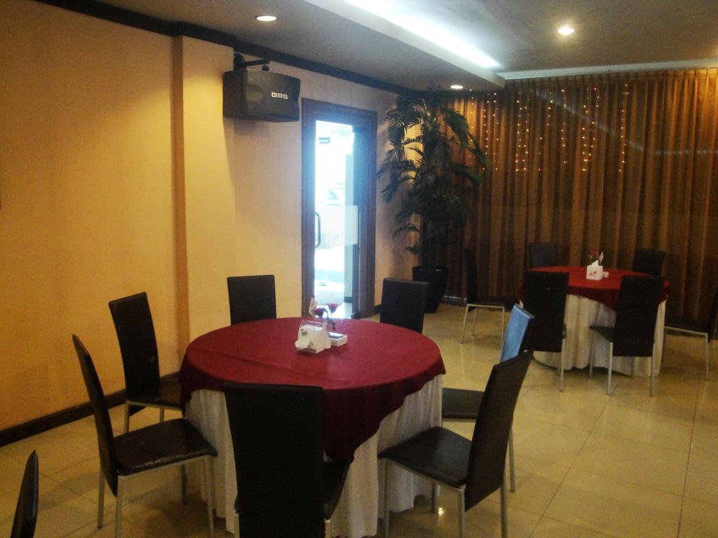 Imperial Hotel Kendari Luaran gambar