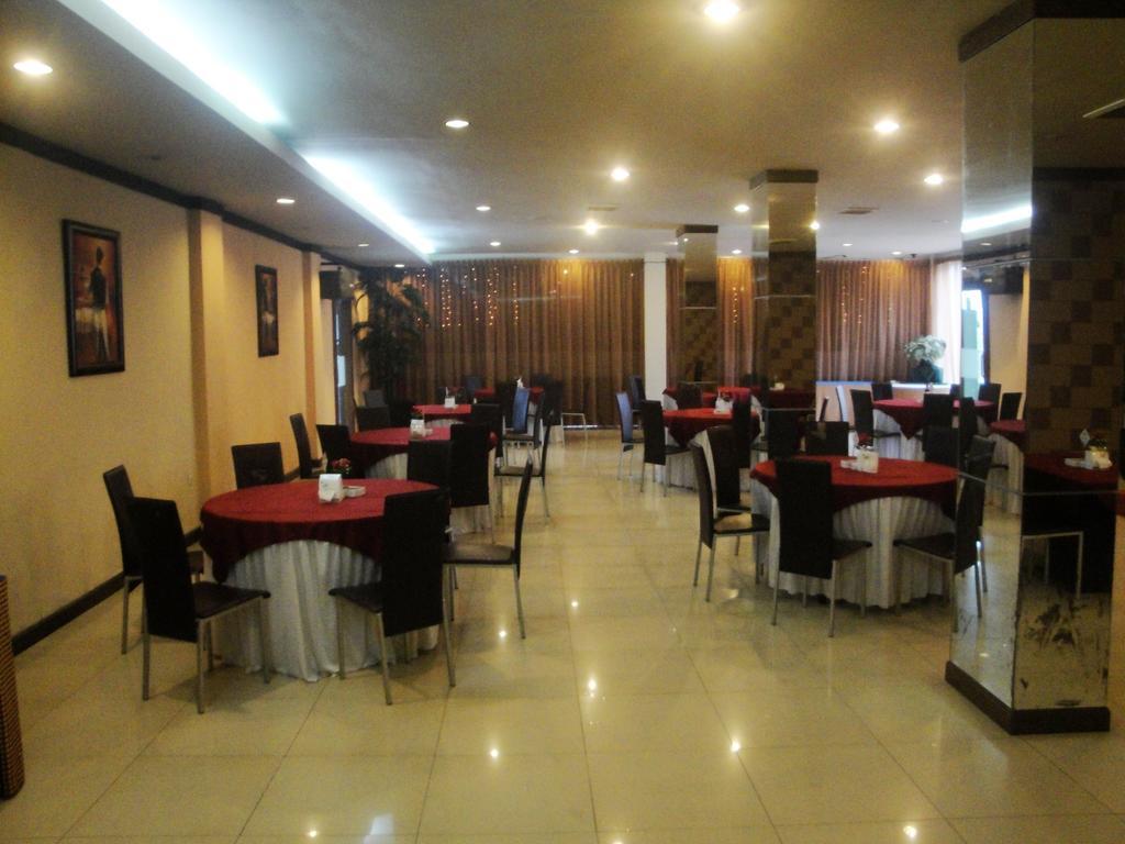 Imperial Hotel Kendari Luaran gambar