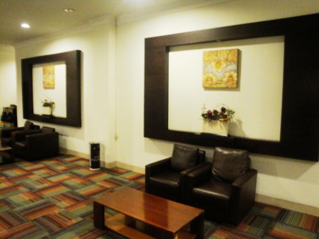 Imperial Hotel Kendari Luaran gambar