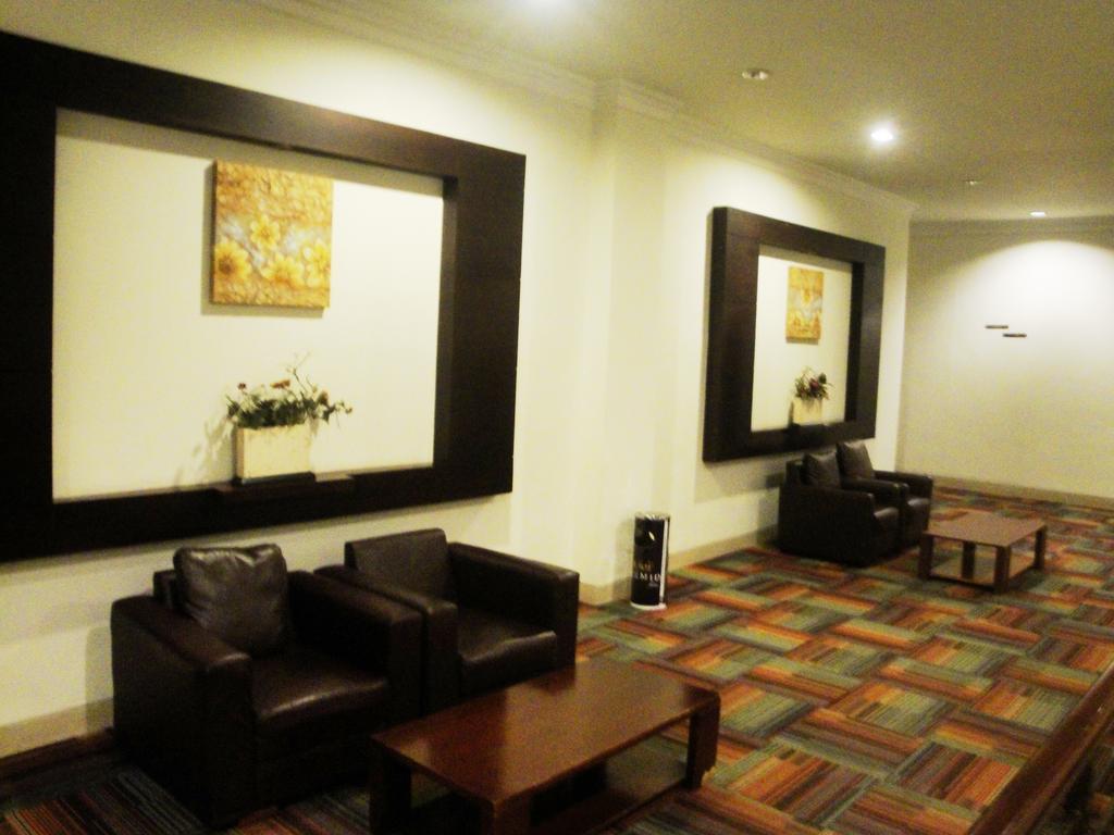 Imperial Hotel Kendari Luaran gambar
