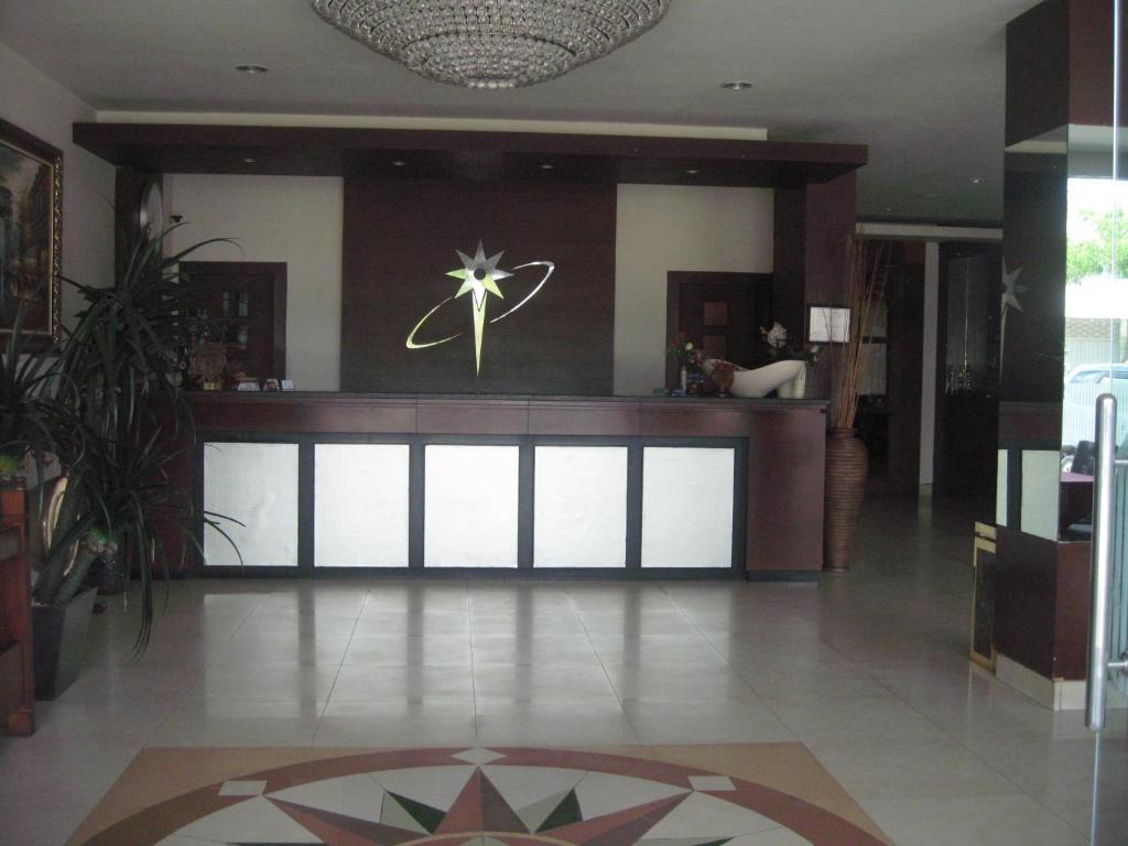 Imperial Hotel Kendari Luaran gambar
